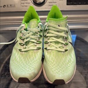 Women's Green Nike Pegasus Athletic Shoes - Like New